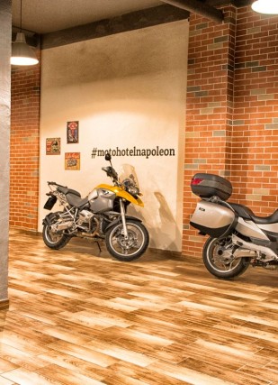 Garage per moto dell'Hotel Napoleon