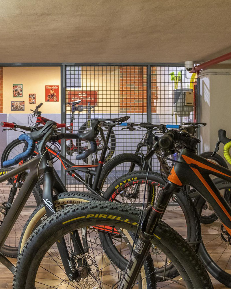 Garage e officina per bici presso l'Hotel Napoleon