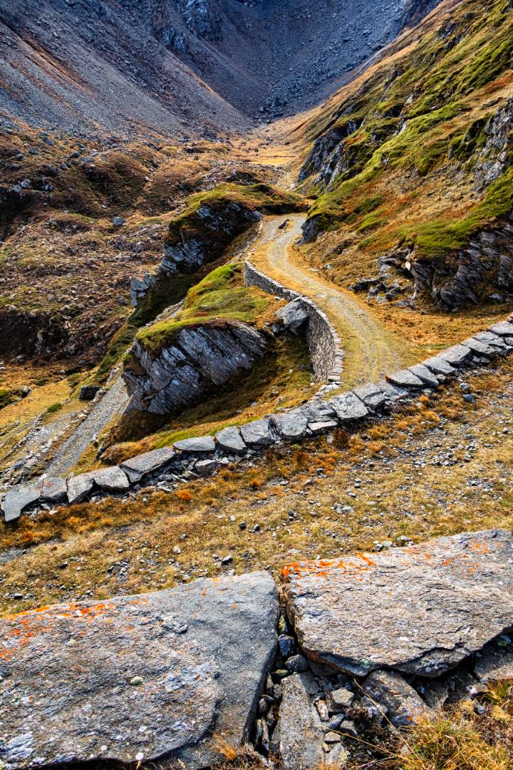 Strada sterrata di montagna