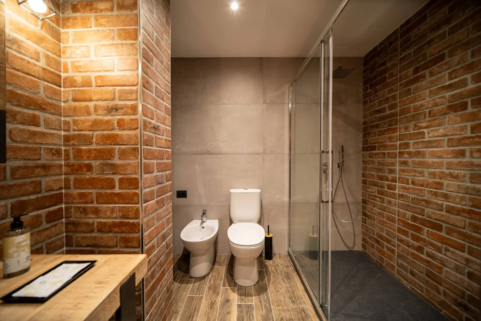 Bagno-elegante-con-doccia