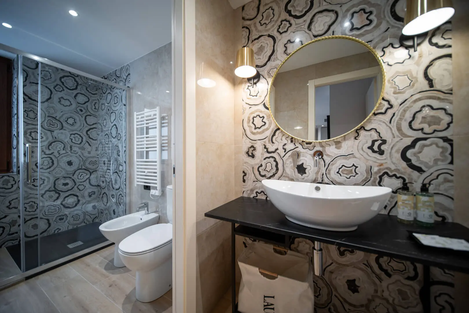 Bagno-elegante-e-ben-arredato