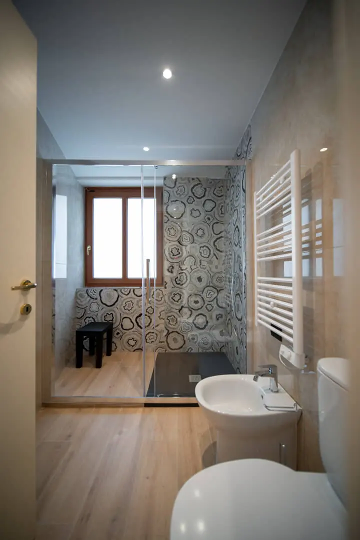 Bagno-elegante-e-contemporaneo