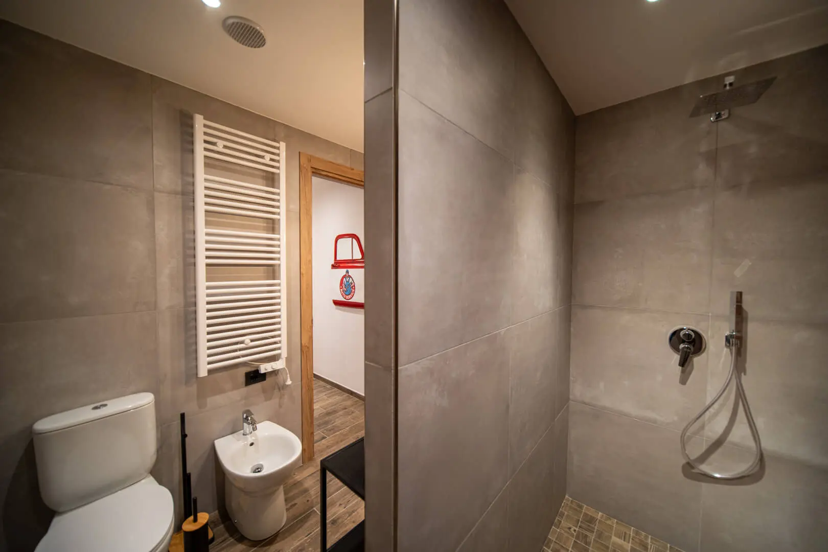 Bagno-elegante-e-funzionale