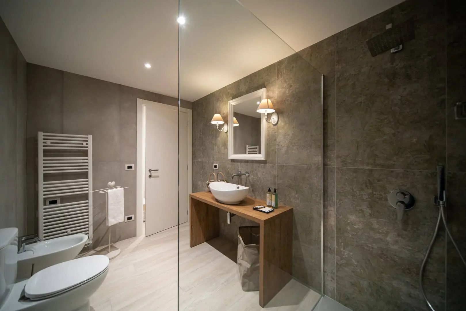 Bagno-elegante-e-moderno-2