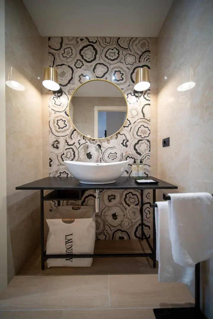 Bagno-moderno-ed-elegante