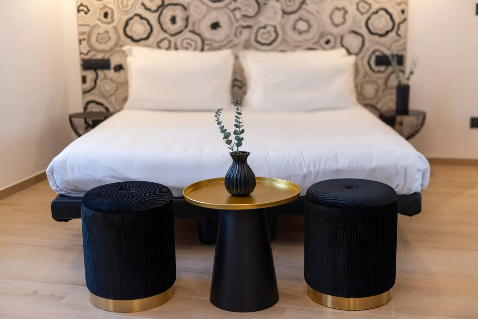 Camera-da-letto-elegante-e-moderna-1